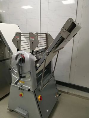 เครื่องรีดแป้งเบเกอรี่ขนาด 500 มม. Yasur 0.75kw ลูกกลิ้งแป้งสำหรับงานหนักแบบแก้ไขได้