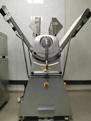 Revisable Pastry Dough Sheeter Machine ครัวซองต์พัฟ ทำสไตล์ยุโรป Heavy Duty 0.75kw